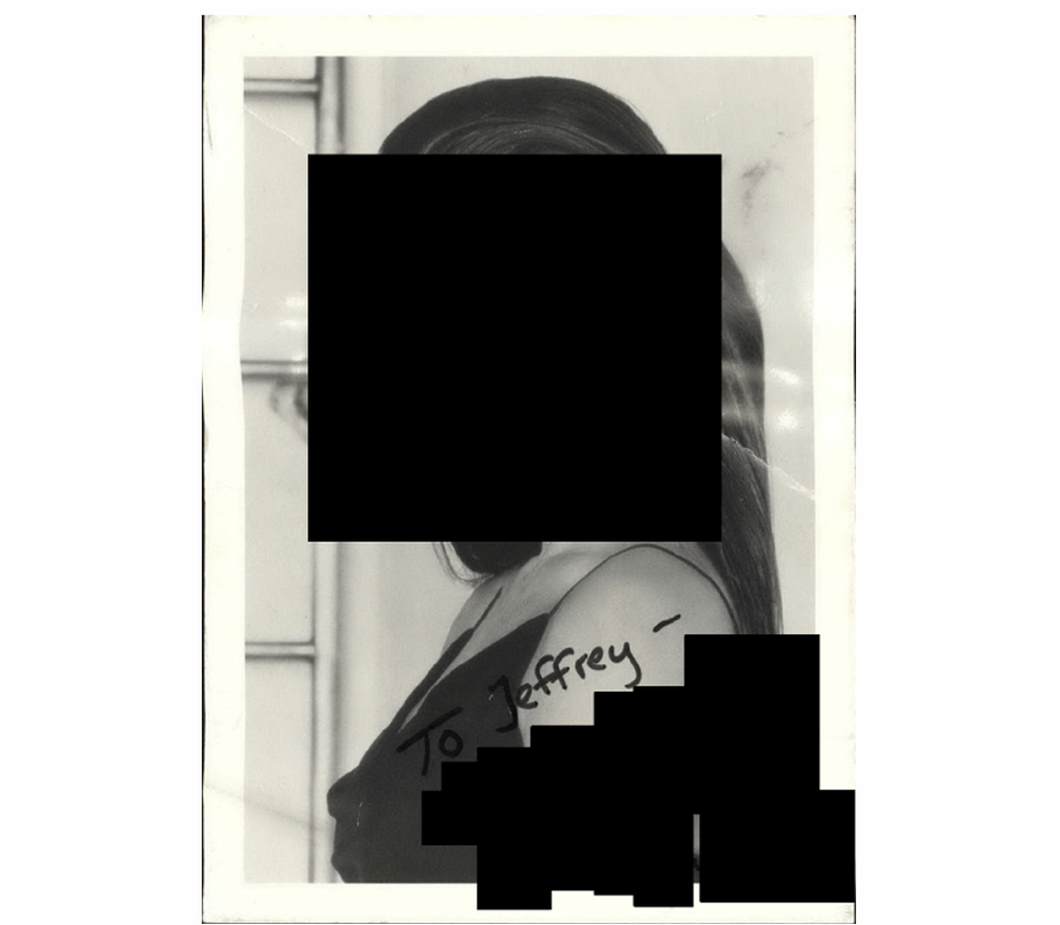 Departamentul de Justiție al SUA a publicat primul lot care conține mii de fotografii și documente din arhiva lui Jeffrey Epstein