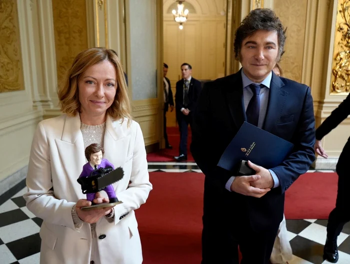 Giorgia Meloni scoate la licitație cadourile primite de la lideri precum Joe Biden, Viktor Orbán, Narendra Modi sau Volodimir Zelenski. Care sunt cele mai neobişnuite obiecte