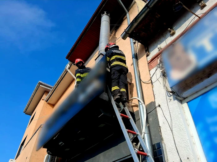 Incendiu într-un fast-food din Giurgiu. La sosirea pompierilor, localul era inundat cu fum