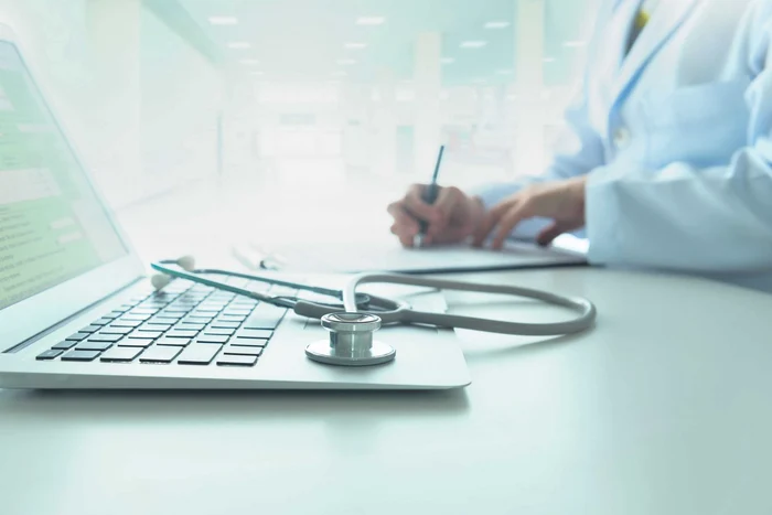 Medic concediat în urma unei remarci scandaloase făcute unui pacient obez: „Doar Auschwitzul te-ar ajuta”