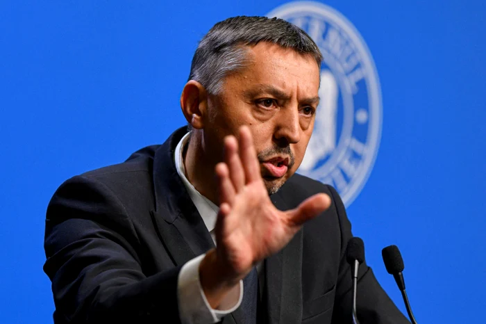 Ministrul Educaţiei propune un control parental riguros în locul interdicţiilor pentru TikTok în rândul adolescenţilor