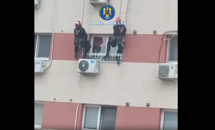 Momente dramatice în Capitală: alpiniștii salvatori au coborât de pe bloc și au intrat pe geam pentru a salva o femeie