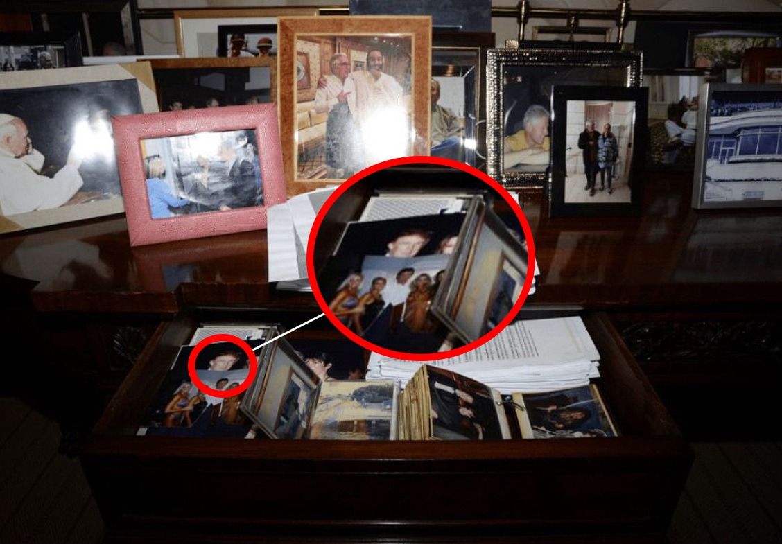 Scandal în Statele Unite. Dpartamentul de Justiție a eliminat o fotografie cu Trump din dosarele Epstein. Alte 16 fișiere au dispărut de pe site