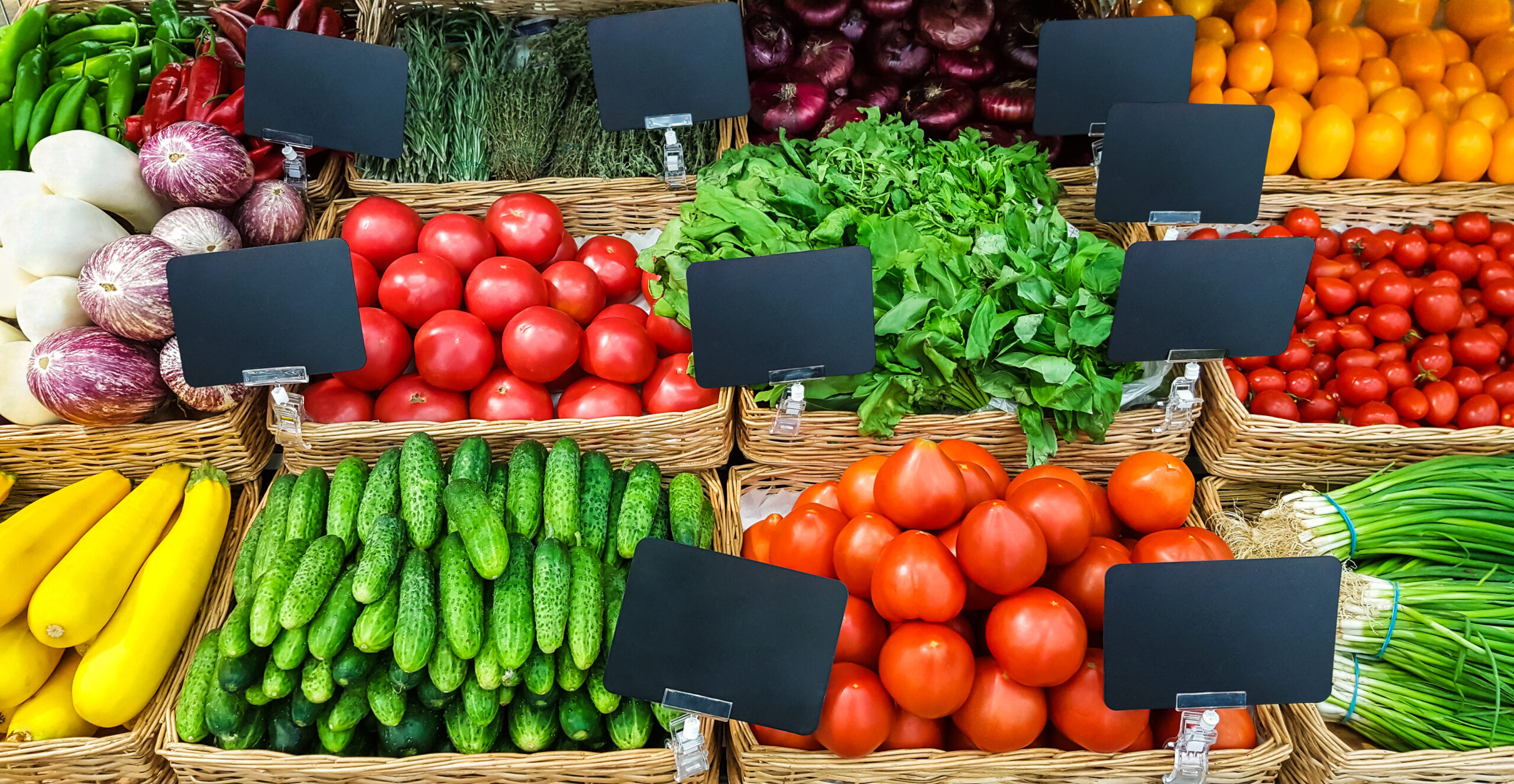 Țara noastră are un potențial agricol uriaș, dar românii mănâncă cele mai puține fructe și legume din UE. În schimb, fac coadă la măcelării