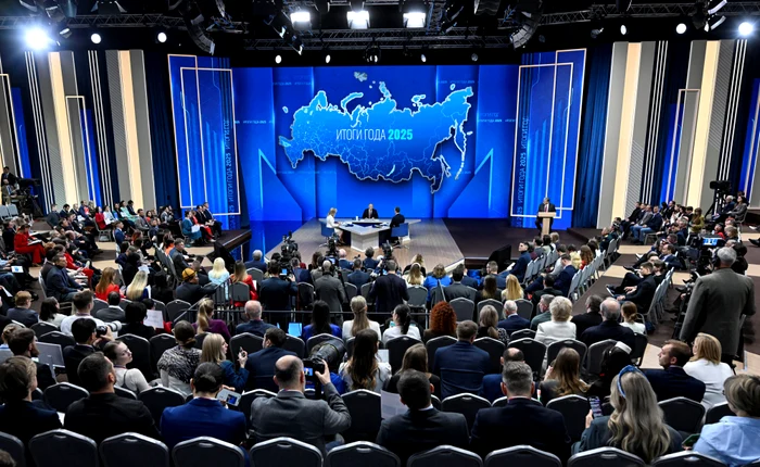 Tehnicile de dezinformare folosite de Putin la conferința de final de an. Cerere în căsătorie printre amenințări