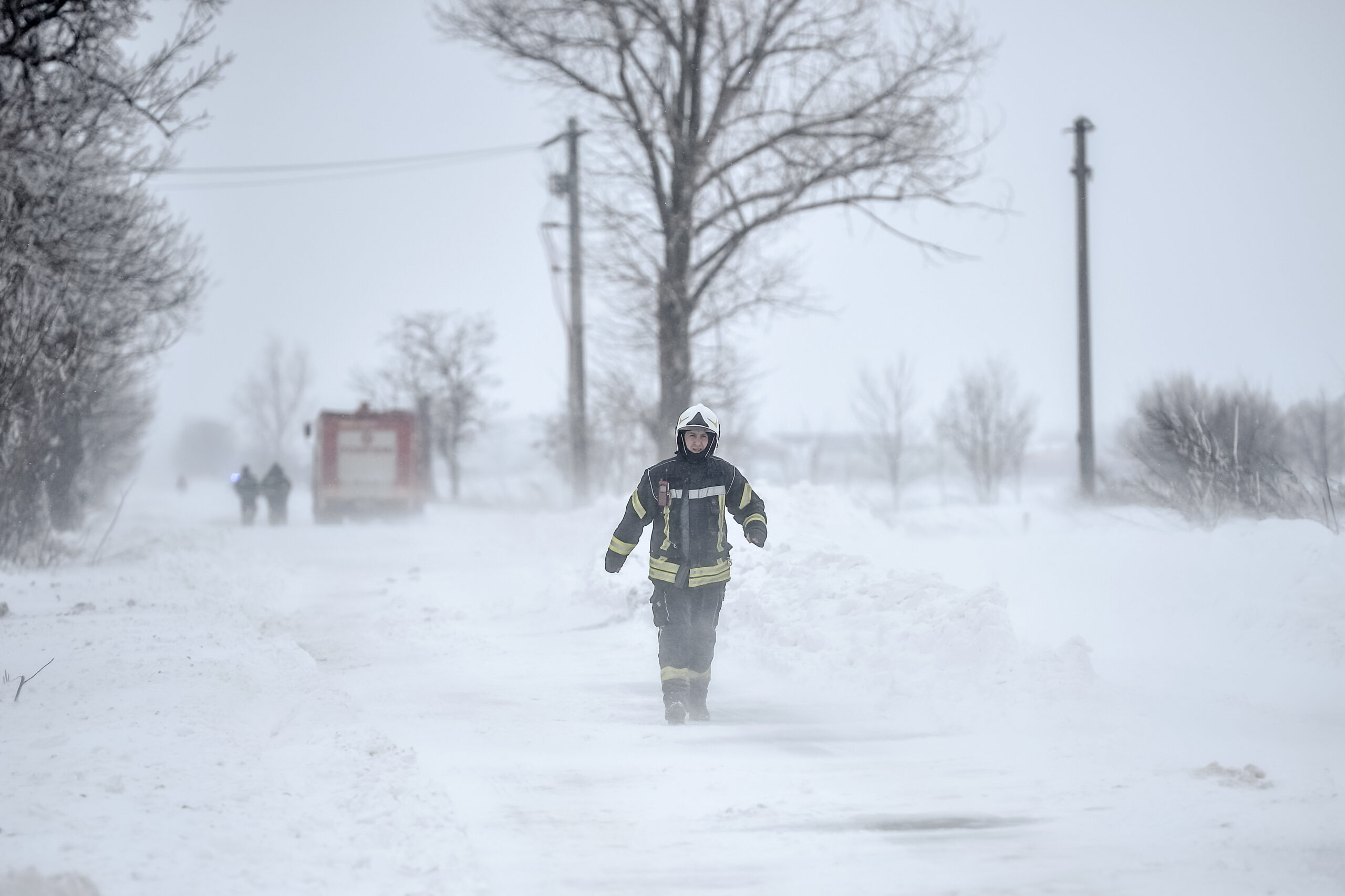 Viscolul a pus stăpânire pe mai multe zone din țară. Este Cod galben de vânt puternic în 25 de județe. Cum va fi vremea în București