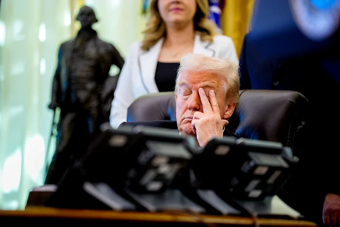 „The Daily Show” îl taxează pe „somnorosul” Trump, într-un montaj amuzant de Crăciun. Filmul are pe fundal chiar vocea președintelui SUA