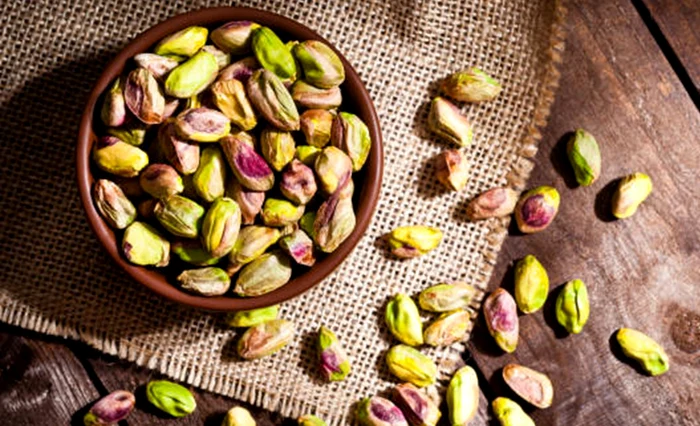 O româncă din Spania face apel pentru angajarea a 30-40 de persoane într-o fermă de fistic. Ce salariu oferă pe durata sezonului agricol