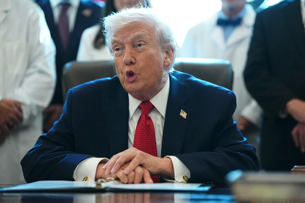 Trump o amenință pe Delcy Rodriguez cu sancțiuni „mult mai mari decât cele cu care s-a confruntat Maduro” dacă continuă să sfideze SUA