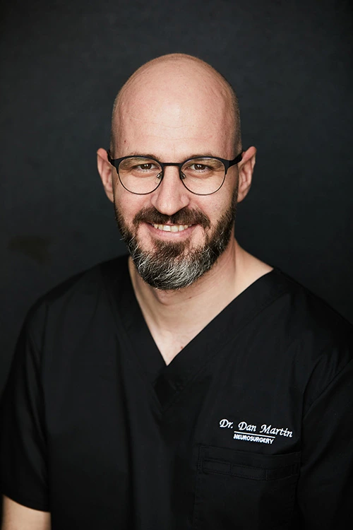 Chirurgia spinală modernă: soluții minim invazive pentru afecțiunile coloanei vertebrale