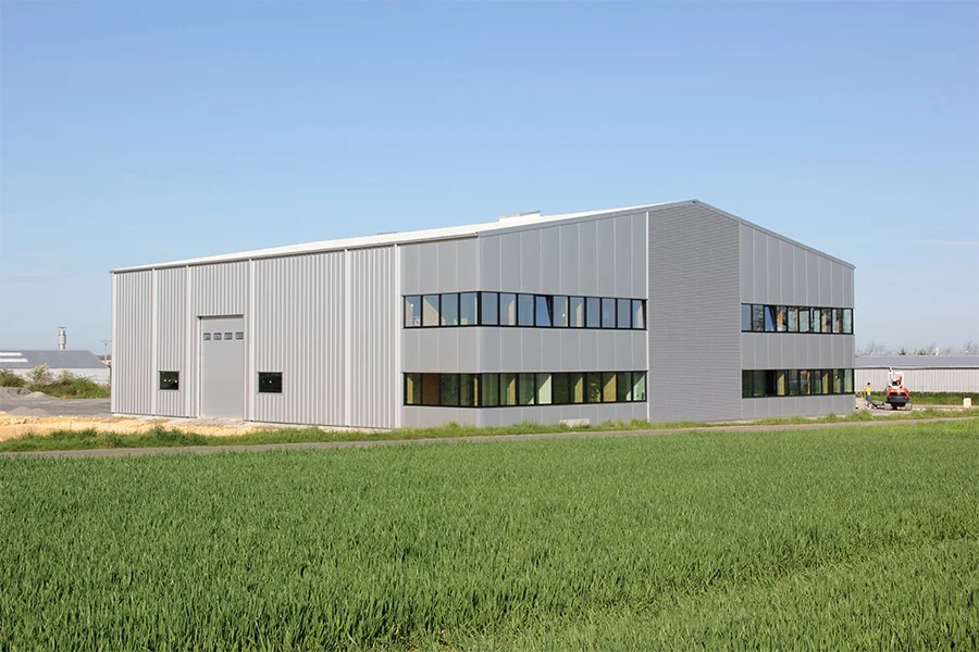 Partenerul tău de încredere în materiale pentru construcții, profile trapez, panouri termoizolante și uși industrial