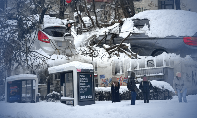Bucureștenii, lăsați să se descurce singuri în fața viscolului. Stații inaccesibile și pagube în lanț după ninsoare