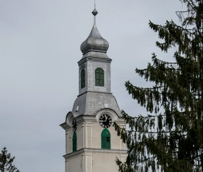 De ce s-a prăbușit turnul Bisericii Reformate din Cehu Silvaniei, vechi de 500 de ani: „Clopotele produceau vibrații constante”