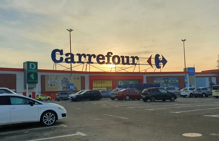 Gigantul Carrefour îşi vânde operaţiunile din România fraților Pavăl, proprietarii Dedeman. Tranzacție de 823 milioane de euro