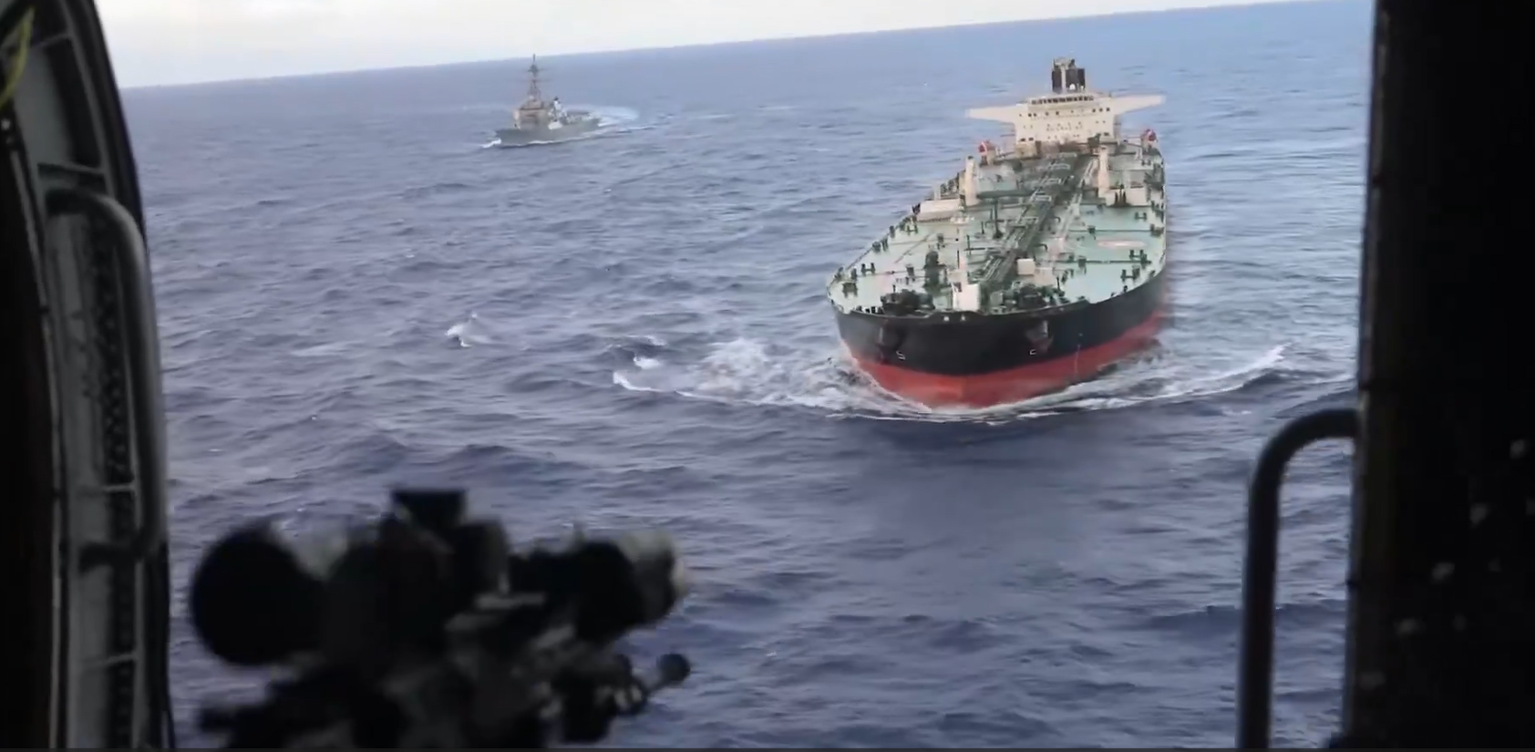 Marina SUA a vânat și abordat petrolierul Aquila II. Navele americane l-au urmărit din Venezuela până în Oceanul Indian