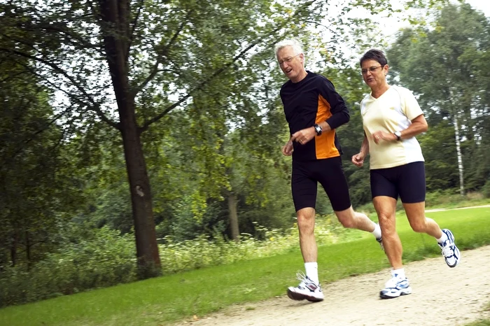 Mit spulberat: alergatul NU îți strică genunchii