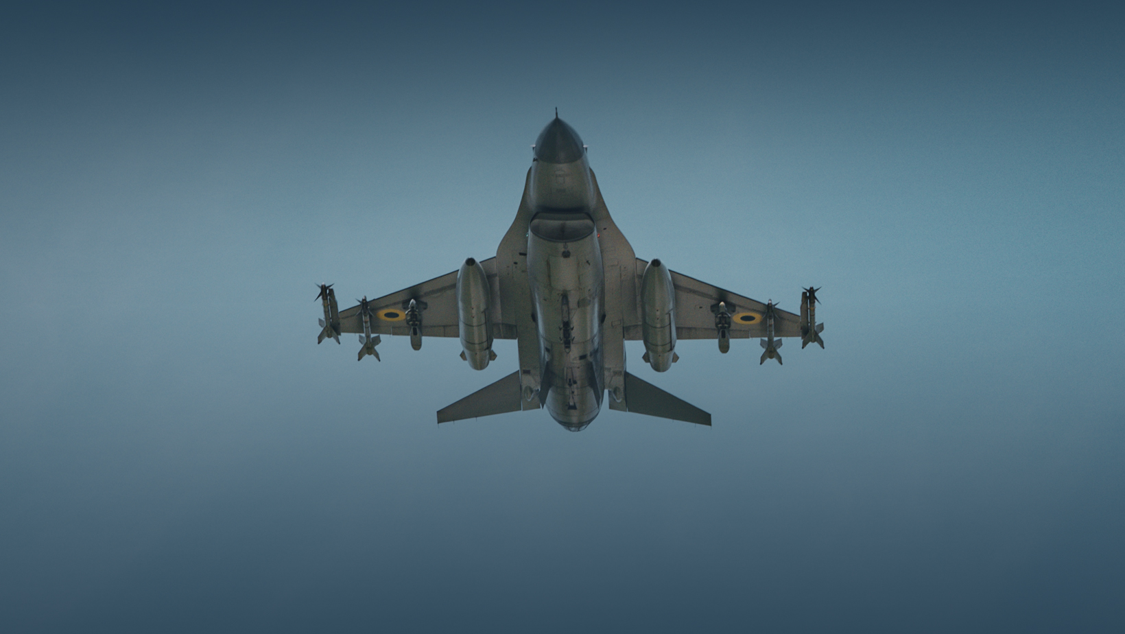 Momentul spectaculos în care un avion american F-16 pilotat de un ucrainean doboară o dronă rusească kamikaze de fabricație iraniană