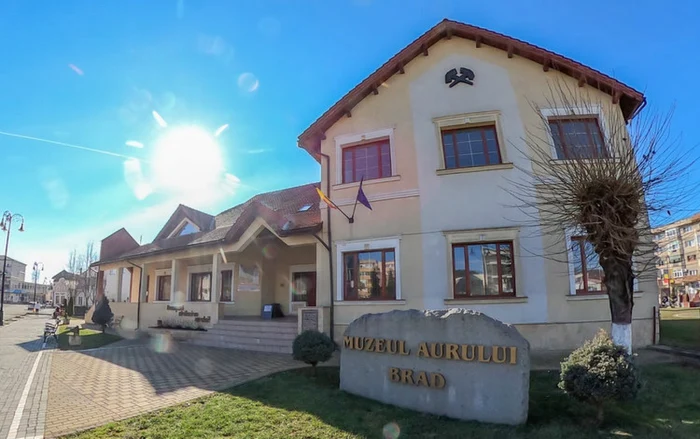 Muzee unicat ale aurului, cărbunelui și fierului. Se află în județul unde 100.000 de oameni munceau în industrie