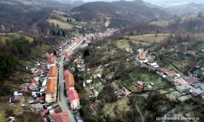 Orașul sărac din România, zdruncinat de cutremure în 2023. Localnică: „De trei ani stăm în containere. Nu mai putem”