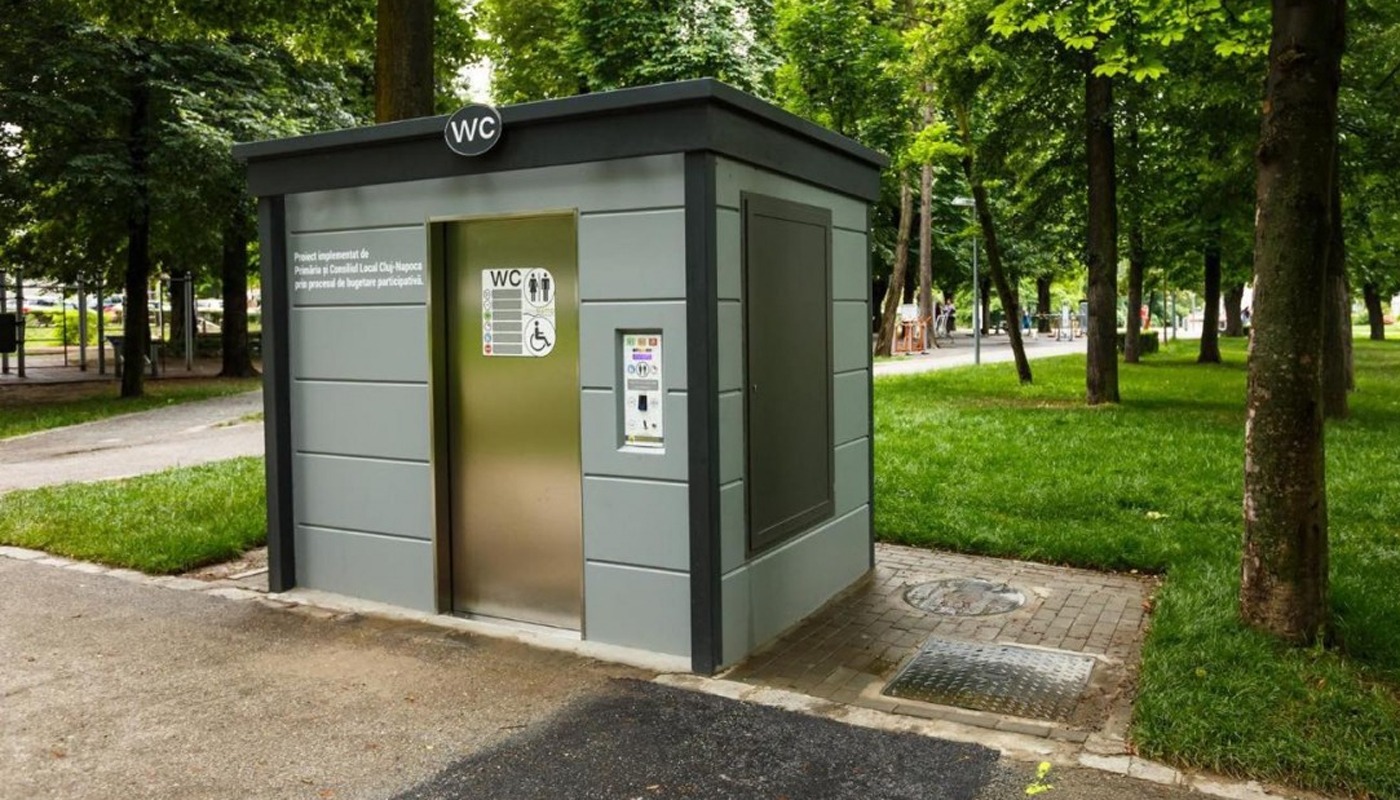 Primăria Iași înlocuiește toaletele inteligente „vechi”, niciodată folosite, cu WC-uri cu panouri solare și supraveghere video. Prețul este…