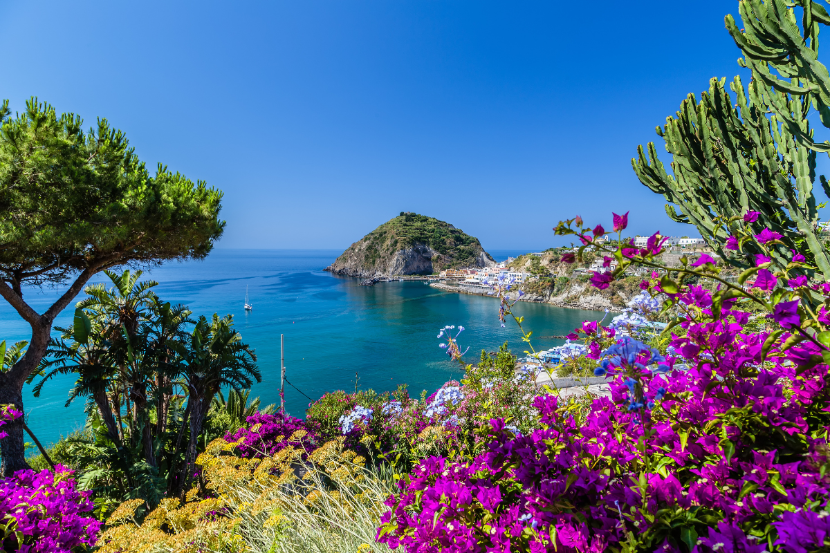 Sejur Ischia: relaxare termală și peisaje spectaculoase alături de Fabrica de Vacanțe