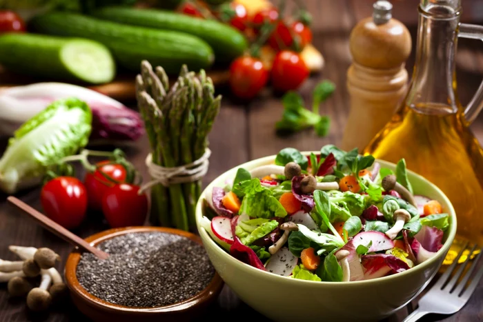 Veganii au risc mai crescut de cancer colorectal, relevă un nou studiu