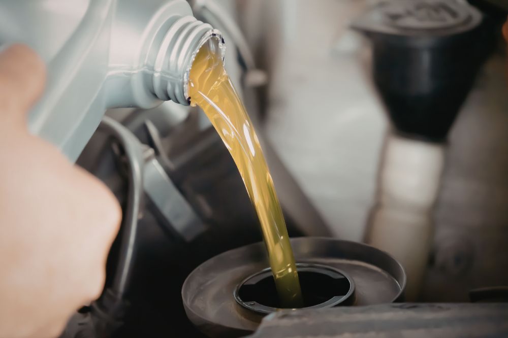 Cum alegi cel mai bun ulei de motor pentru mașina ta fără să fii expert mecanic