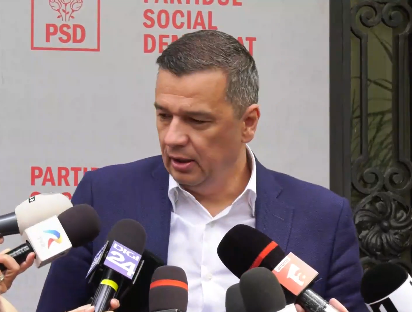 „Nu suntem cu inimioare trimise pe grupuri de Whatsapp”