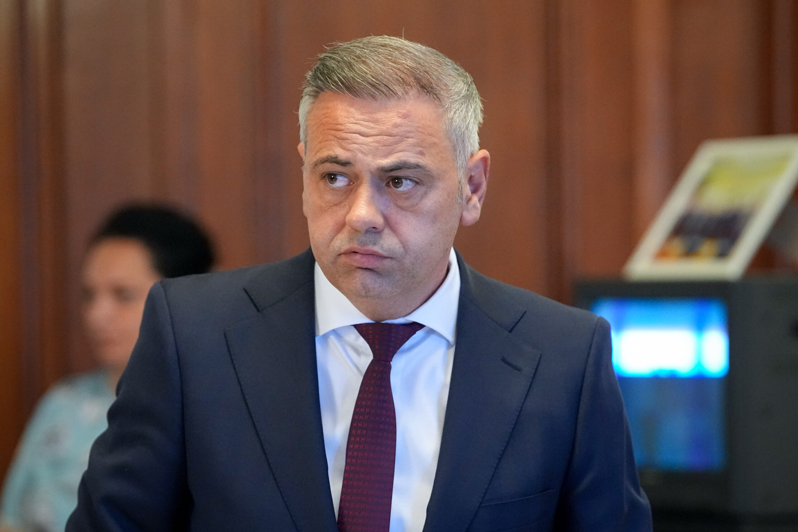 Să încercăm ca pe o perioadă de șase luni, produsele să aibă un adaos comercial de 20%