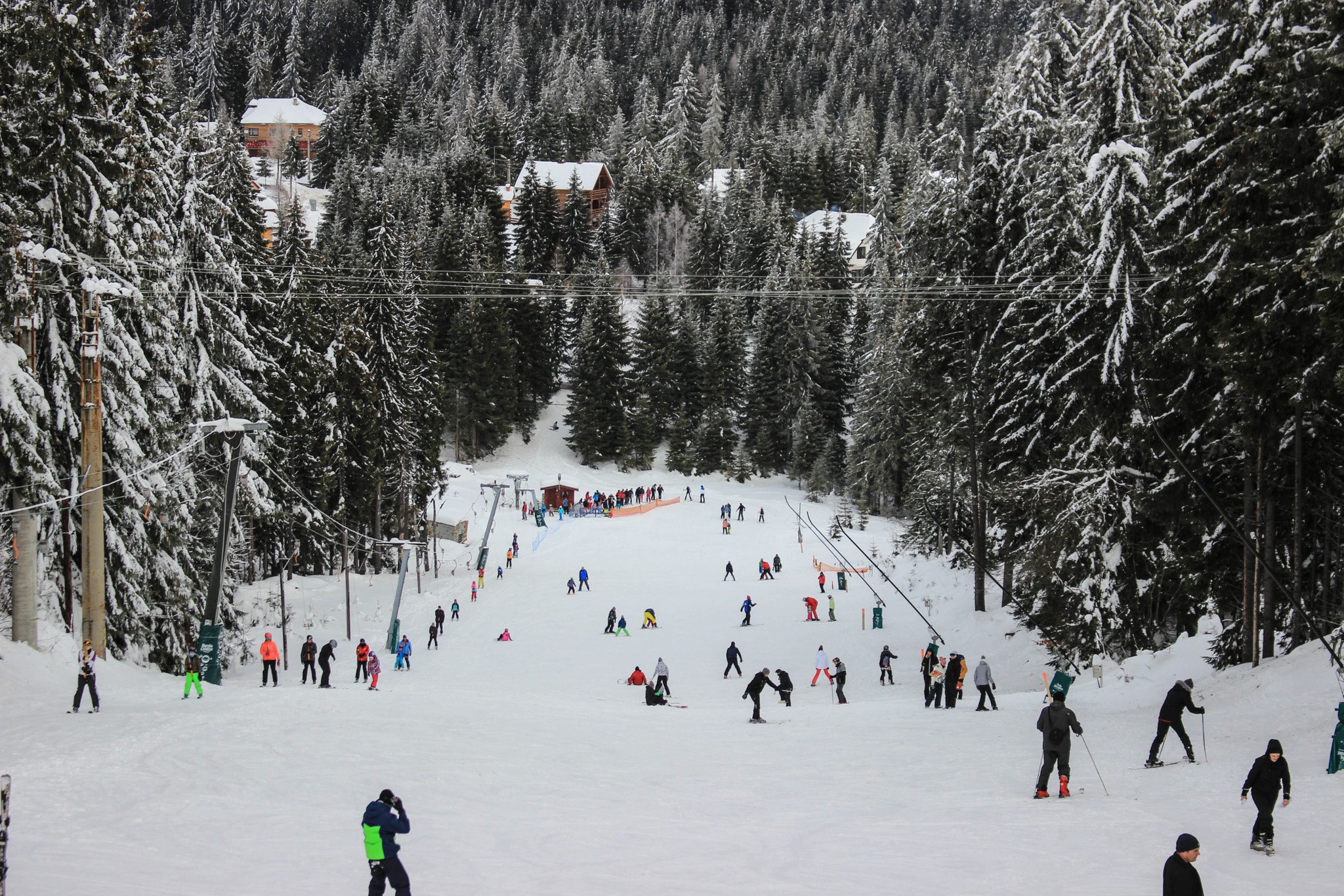 Stațiunea care este considerată „Polul Nord” al țării vine cu o experiență unică. Prețurile pornesc de la 120 de euro