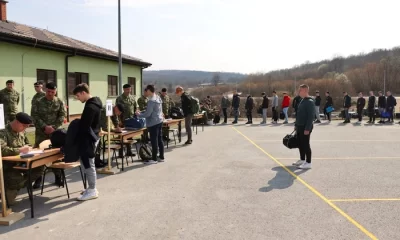 Sute de adolescenți se prezintă la datorie în Croația. Fosta republică iugoslavă reinstituie serviciul militar obligatoriu