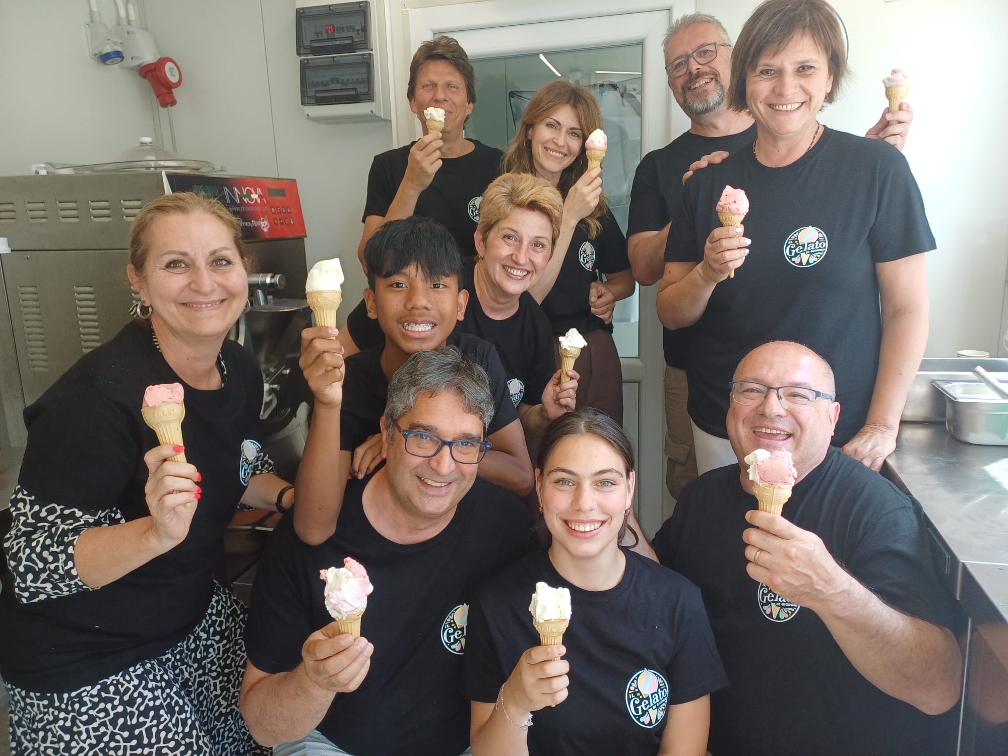 Aparatul de înghețată – aliatul perfect pentru deserturi de casă savuroase