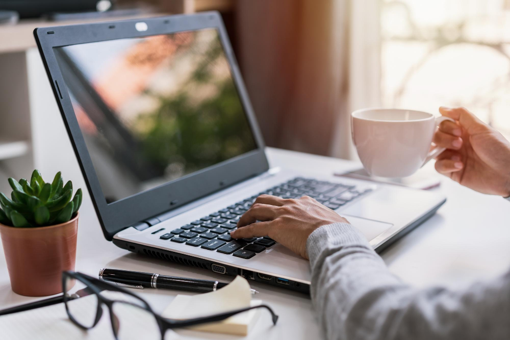 Cum alegi un laptop potrivit pentru muncă și uz personal