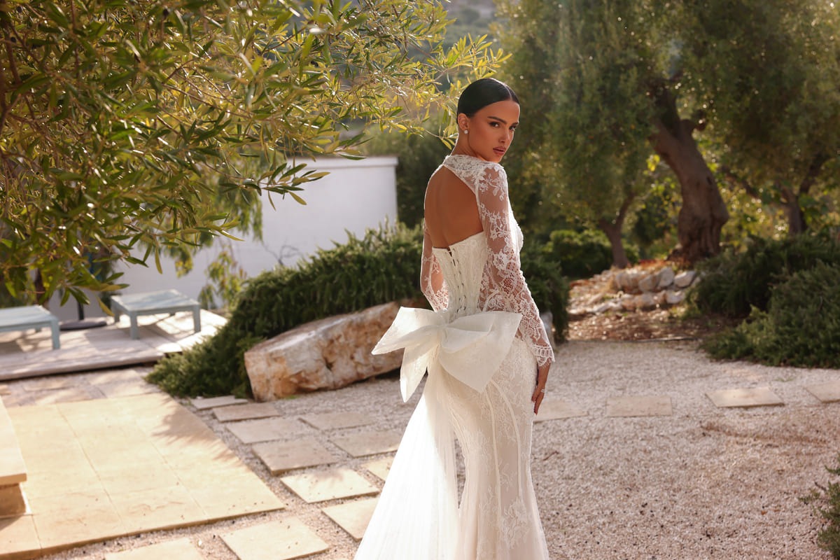 Rochia de mireasă cu mâneci, aliatul perfect pentru nunți de primăvară