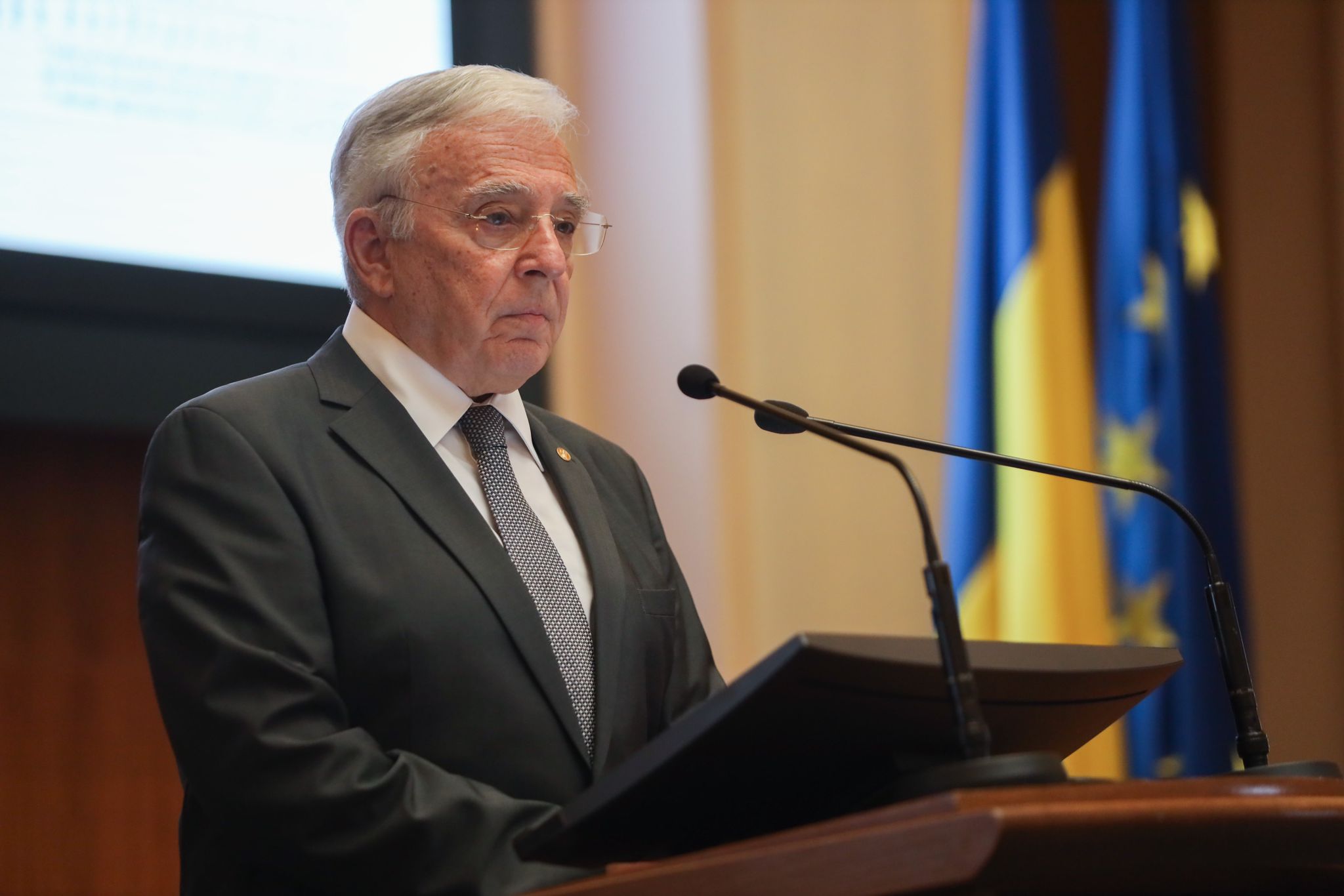 Bloomberg avertizează că BNR menține cele mai mari rate ale dobânzilor din UE. Scumpirea combustibilului ar putea duce inflația spre două cifre