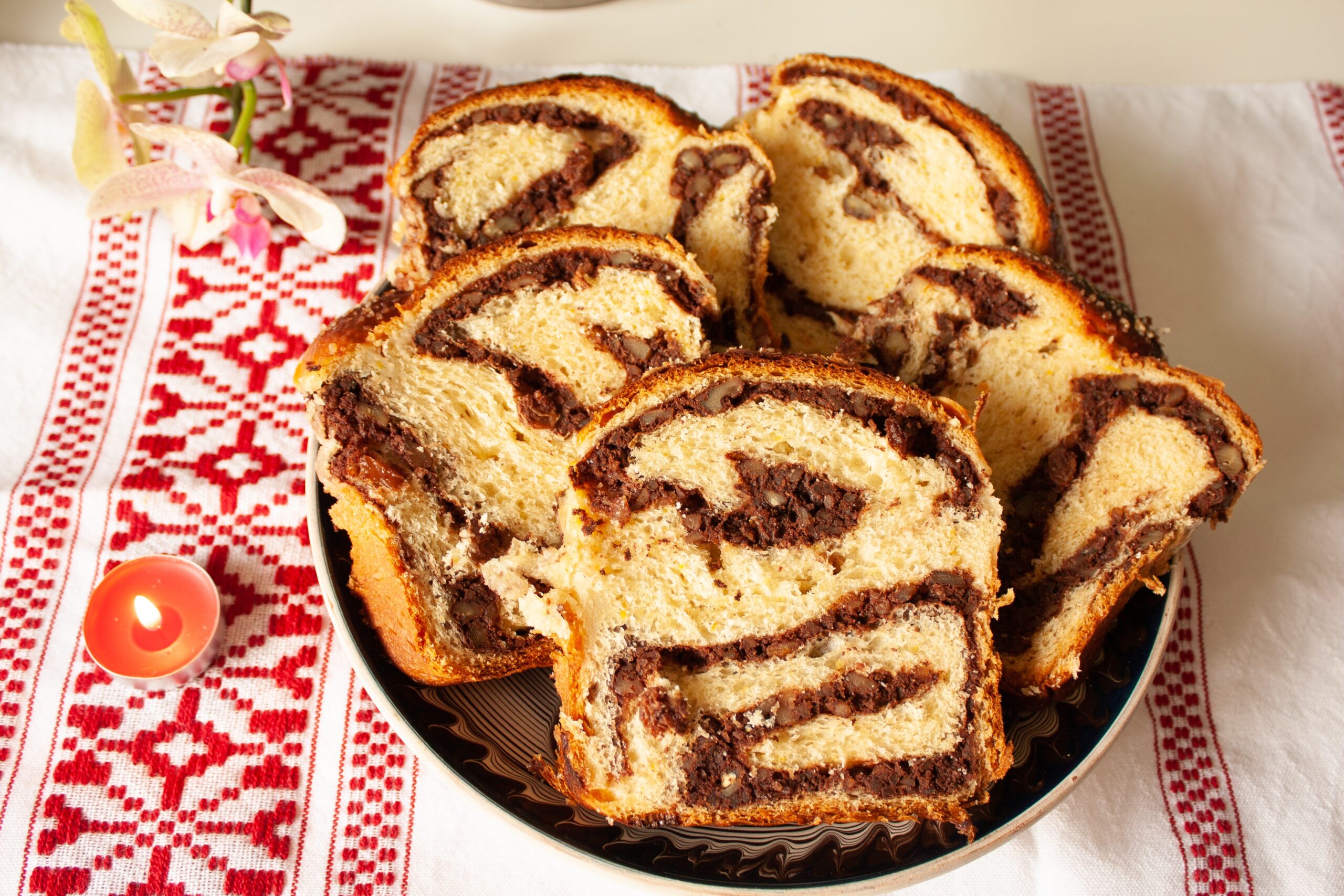 Câte calorii are o felie de cozonac. Greșelile pe care le facem când o mâncăm de Paște
