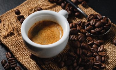 Cele 5 semne de avertizare pe care corpul tău le transmite atunci când ar trebui să reduci consumul de cafea