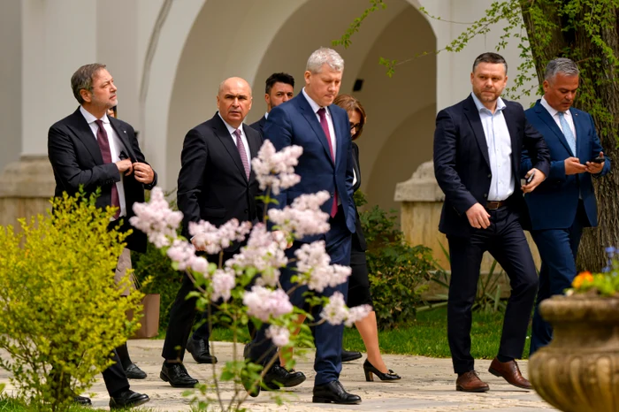 Cine e liderul PNL care încearcă să-l salveze pe Bolojan. Negocieri dure cu suveraniștii – SURSE