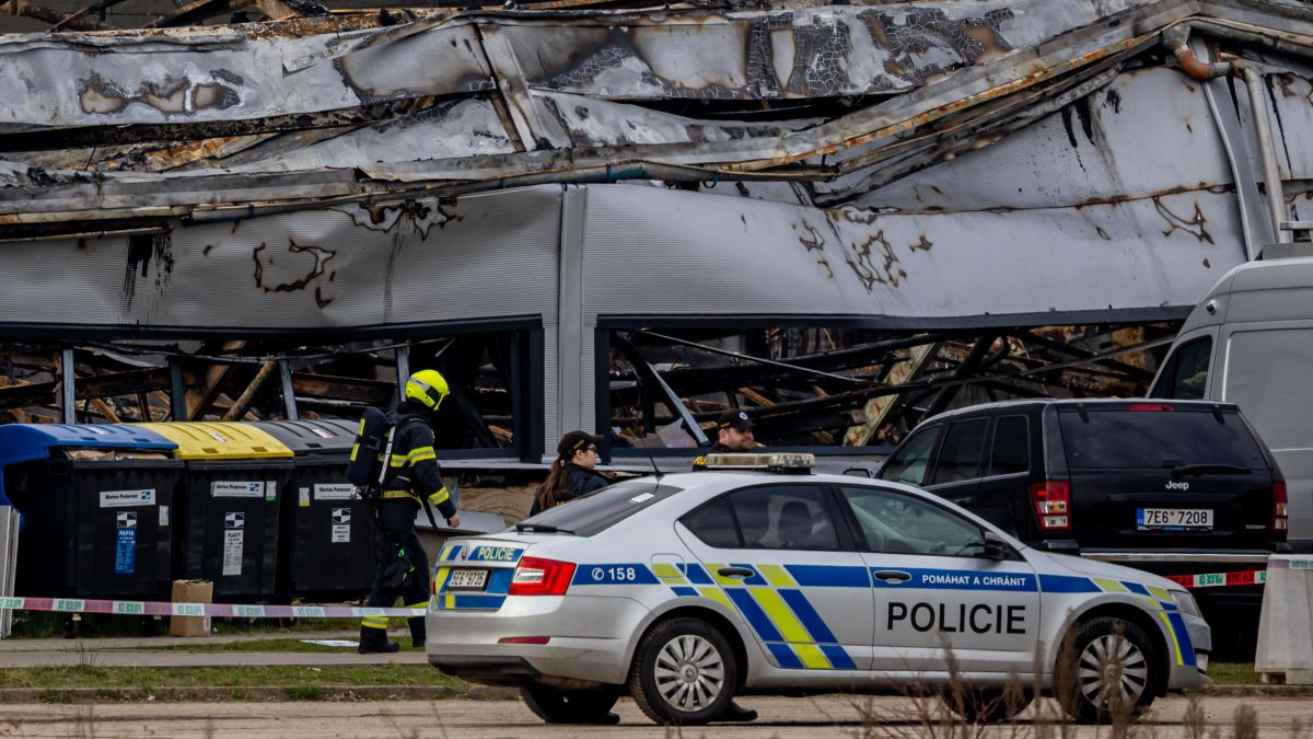 Doi polonezi au fost arestați pentru incendierea unei fabricii care producea arme pentru Ucraina. Suspecții spun că nu au legătură cu Rusia