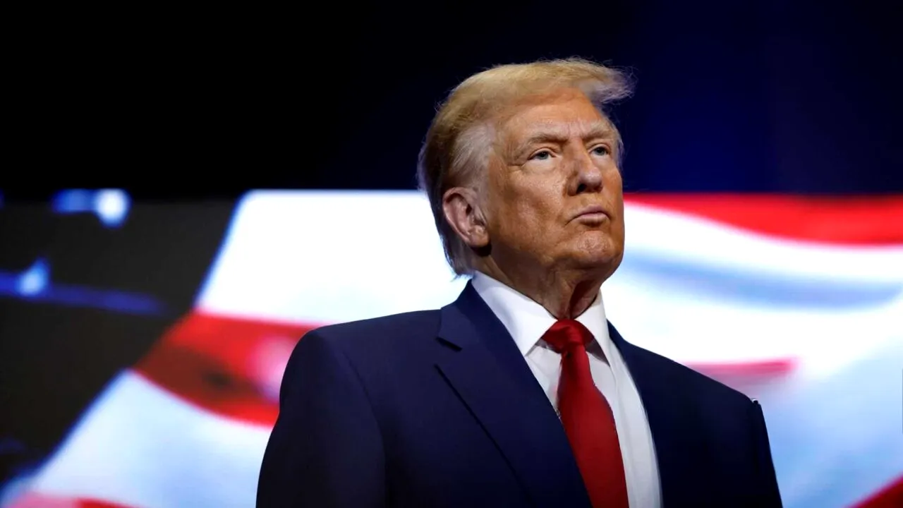 Donald Trump revine cu explicații după ce a șters poza în care apărea ca Mântuitor