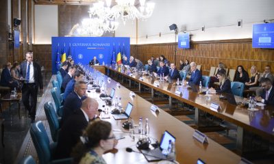 Guvernul Bolojan inventează “compensarea voluntară” la pompă