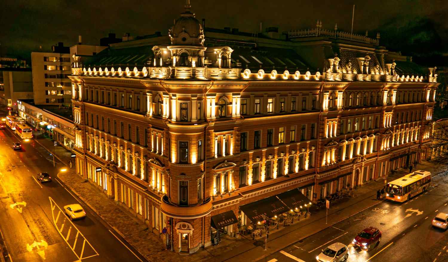 ​Cum transformă un iluminat arhitectural bine gândit fațada oricărei clădiri istorice