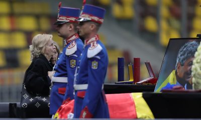 Imagini copleșitoare de la căpătâiul lui Mircea Lucescu! Neli Lucescu, epuizată lângă sicriul soțului ei