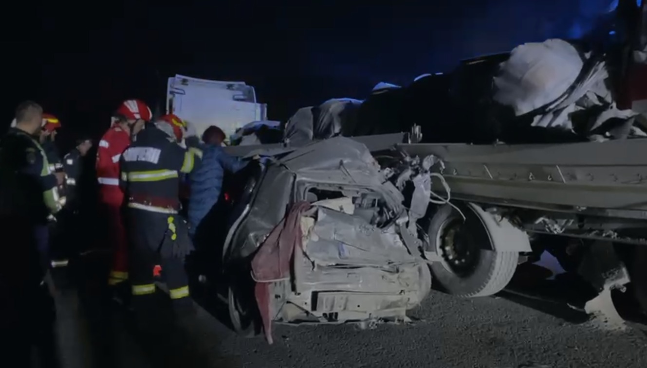 Imagini de coșmar pe A2. Tiruri și mașini pulverizate într-un accident în lanț care a oprit complet circulația pe sensul spre București