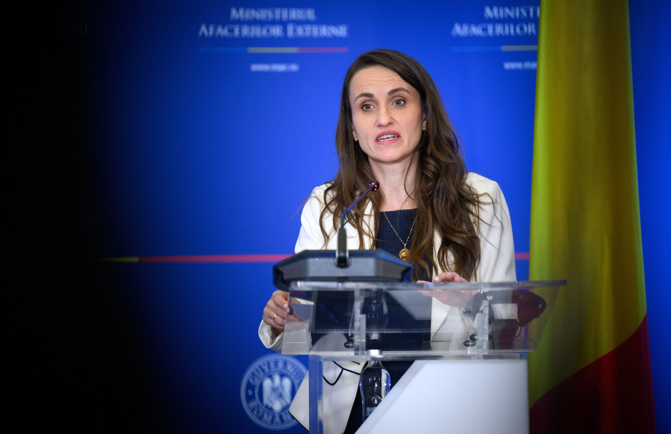 Oana Țoiu anunță declasificarea alegerilor din 1990: „Declasificăm peste 5.000 de dosare diplomatice din primii ani de tranziție din arhivele MAE”