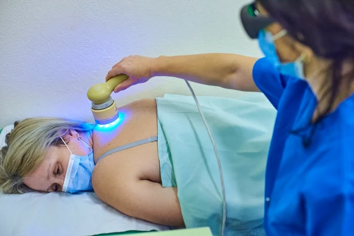 Pensionarii primesc primele bilete de tratament din 2026. Plecarea are loc în câteva zile, iar prețurile au explodat