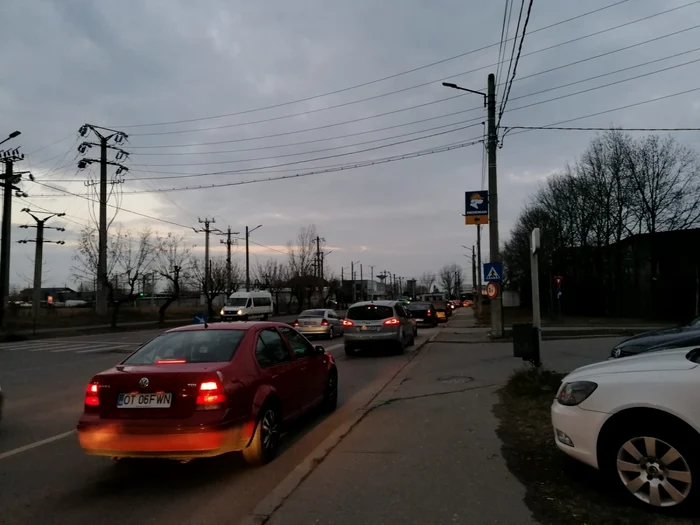 Românii care pleacă în minivacanța de 1 Mai cu mașina personală ar trebui să facă plinul de acasă