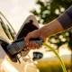 Un alt efect al scumpirii carburanților în Europa: Creștere explozivă a vânzărilor de mașini electrice