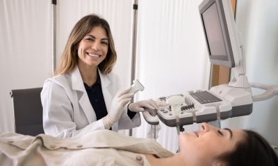 Ce tehnologii moderne se folosesc pentru ecografia Doppler carotidian la centrele medicale Monza Ares?