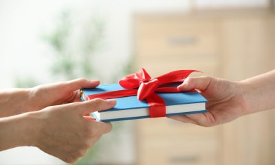 Cele mai bune cărți cadou pentru femei: daruri literare care vor cuceri orice inimă
